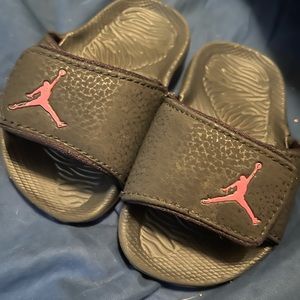 Infant Jordan slides size 6c